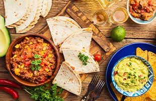 Nachos, burritos, guacamole, sour cream por Welcome Chef